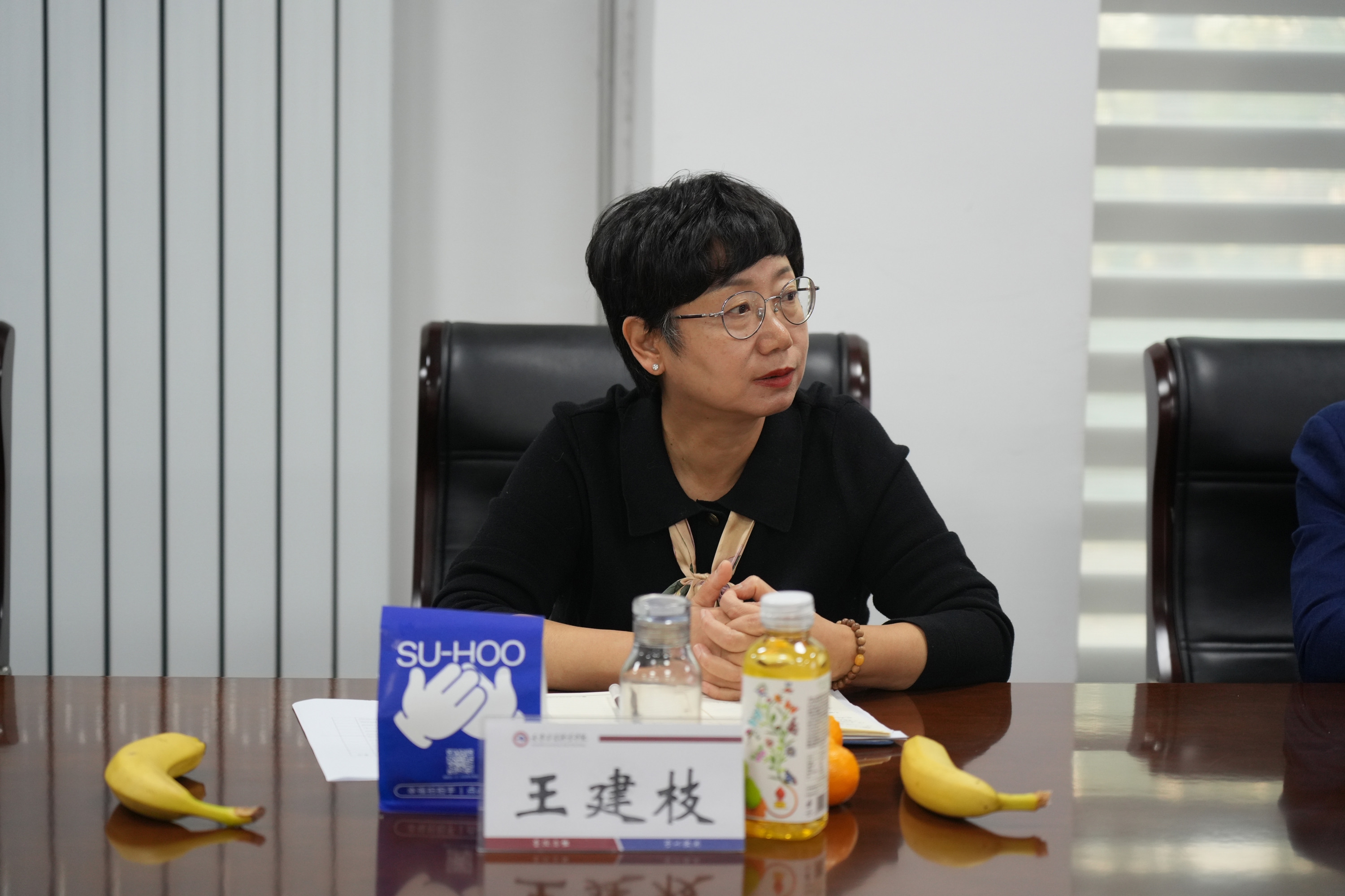 党委书记王建枝与同学们深入交流并讲话